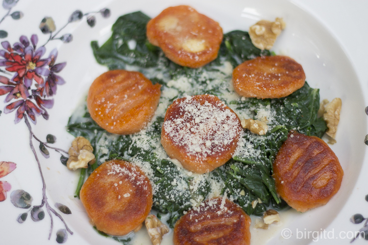 Gnocci rossi & Spinat mit Grogonzolasauce