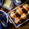 Hot Cross Buns - britische Osterbrötchen