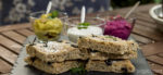 Focaccia mit Oliven und Rosmarin